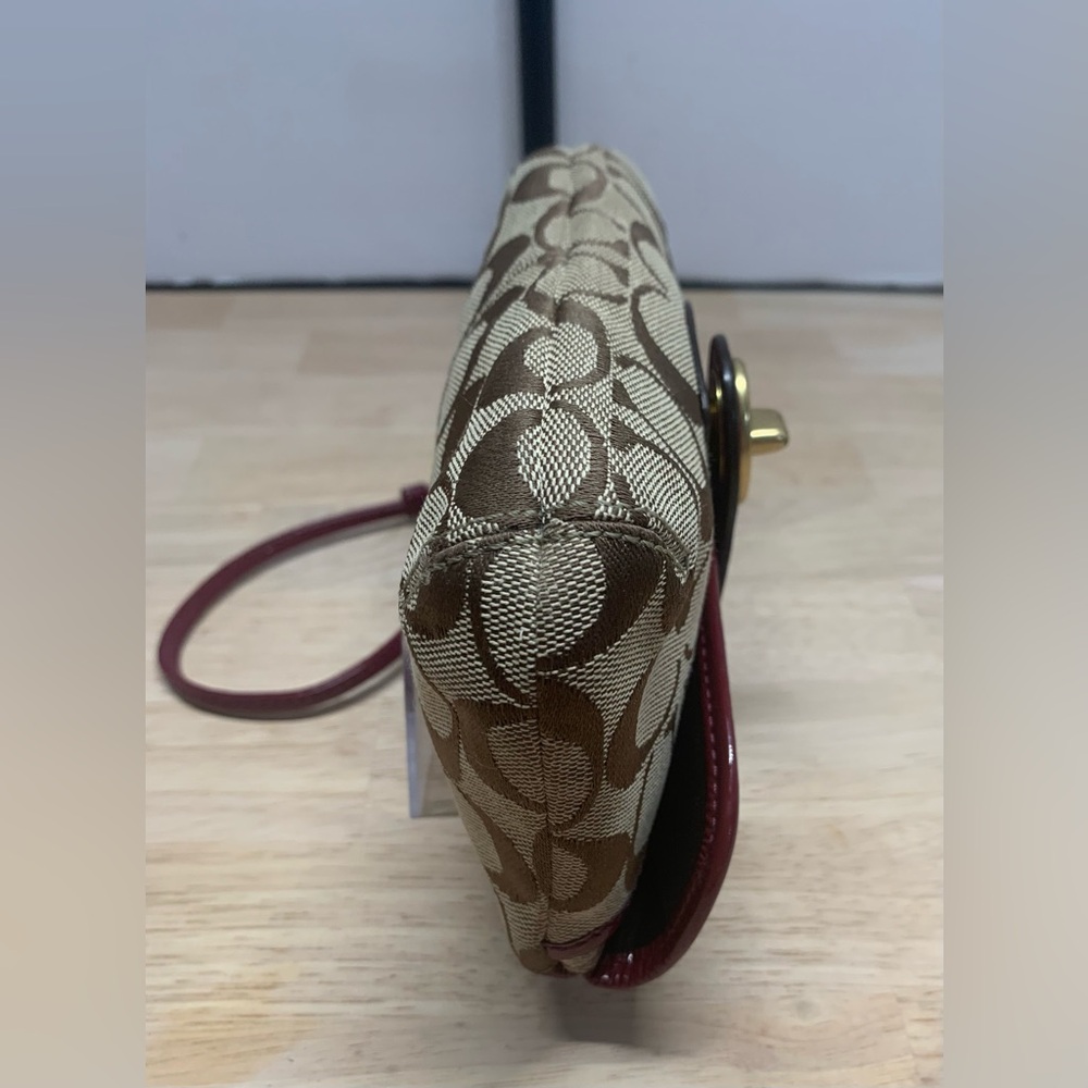 Coach Legacy Jacquard w/ Patent Leather Trim Turnlock Wristlet Vintage Y2K - Picture 8 of 12